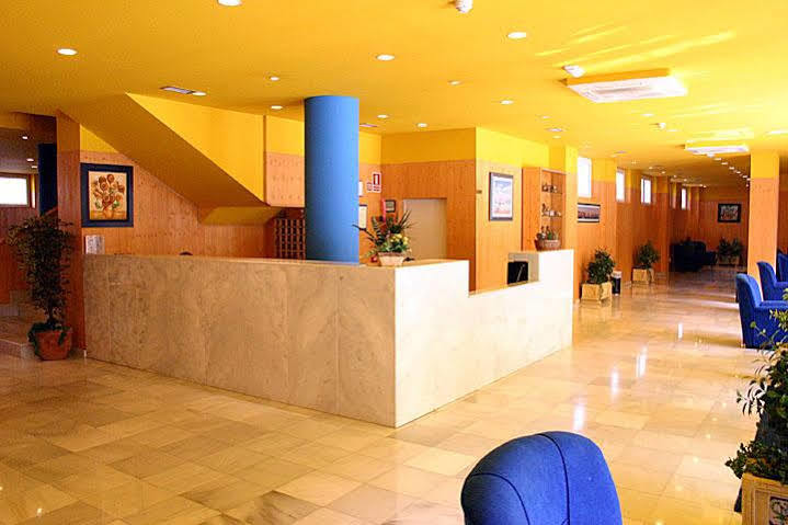 Hotel Bezana Lago Santa Cruz De Bezana Exterior foto